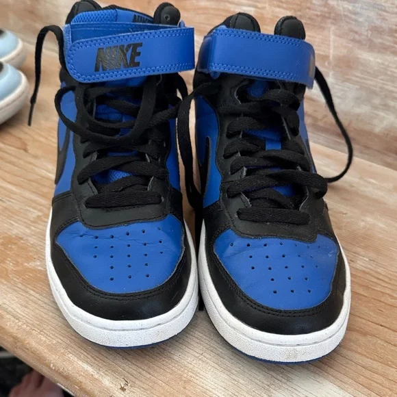 Nike Kids Black and Blue High-Top Sneakers - like new- size 5 youth - Picture 2 of 8